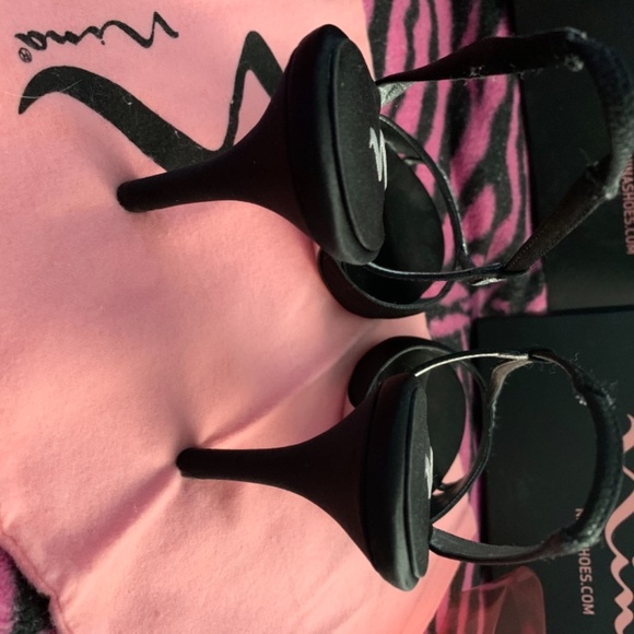 Vergone - Nina Black Statin Open Toe Heels - Picture 7 of 16